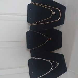 5 Necklace Bundle Silvertone Gold tone and Bronze tone (536)